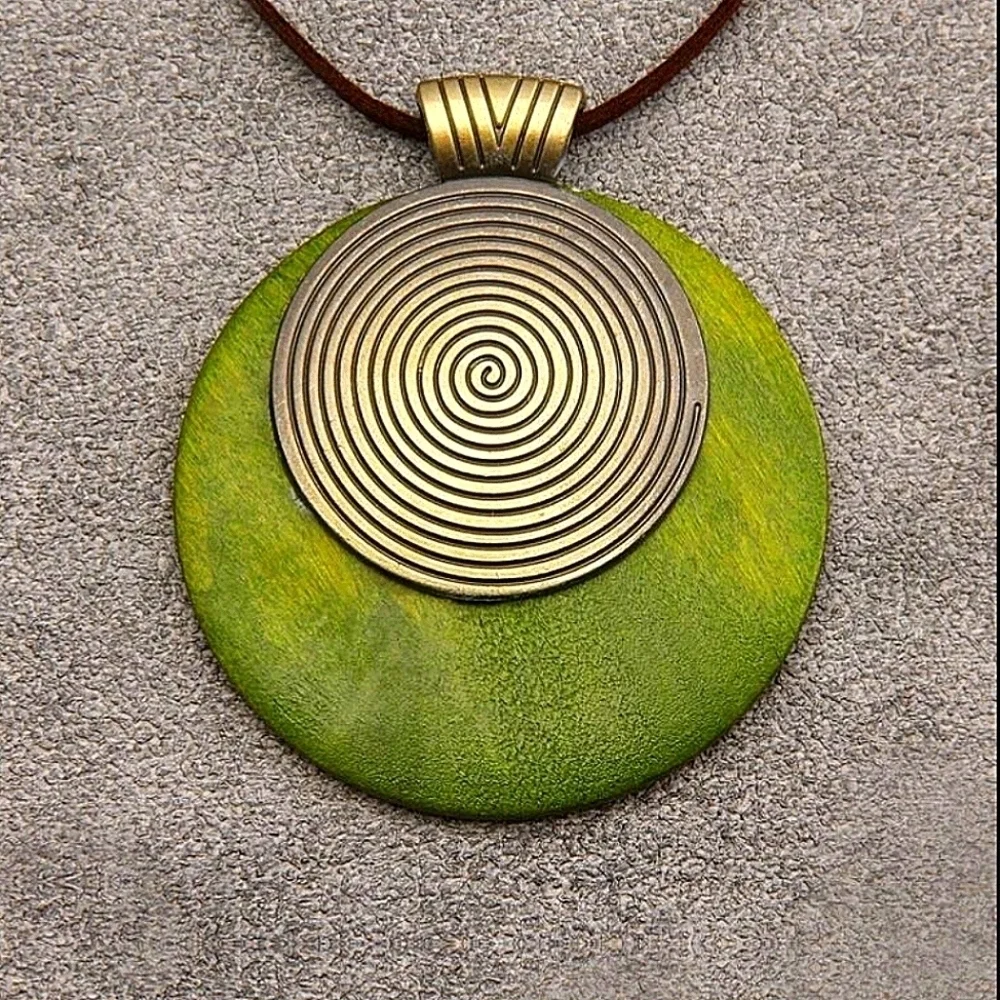 Bohemian Style Necklace Green Medallion round Pendant Necklace Boho Jewelry - Picture 5 of 7